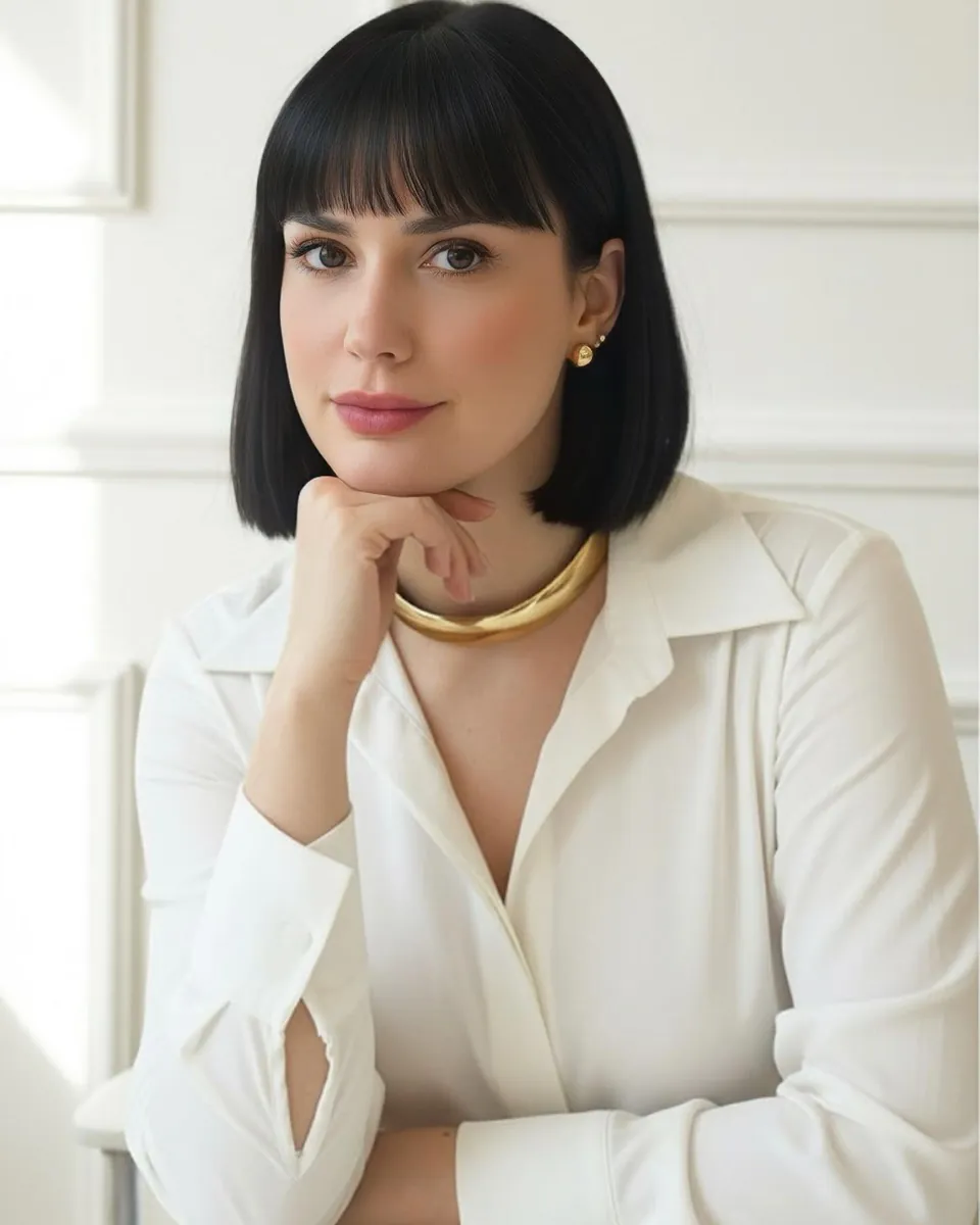 Raíni Crepaldi, biomédica esteta, de blazer branco